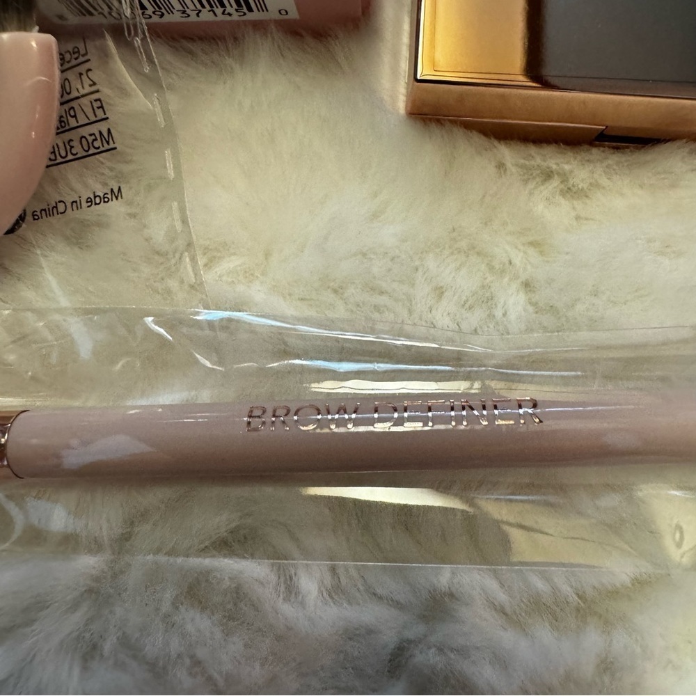 DOLL 10 Overarchiever BLONDE
Multi-Dimentional Volume Pwdr for Brows & Hair NEW - Picture 10 of 14